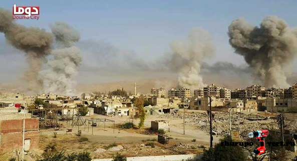 На наступление сил оппозиции в пригородах Дамаска, Асад ответил бомбардировкой жилых кварталов города Дума, Сирия 