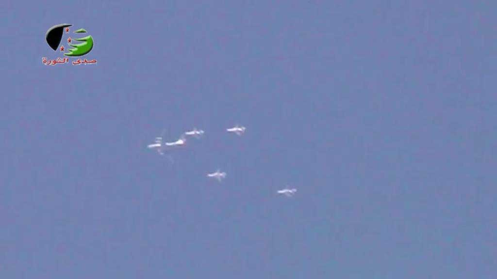 В небе Сирии замечен грузовой самолет в сопровождении 4 истребителей (Россия?)